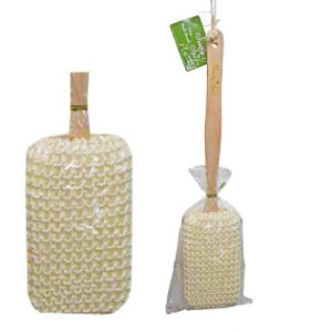 47390 - 81684   BATH BRUSH WITH WOODEN HANDLE